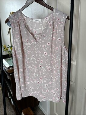 Women’s Sleeveless Floral V-Notch Blouse in Taupe and Pink ❄️